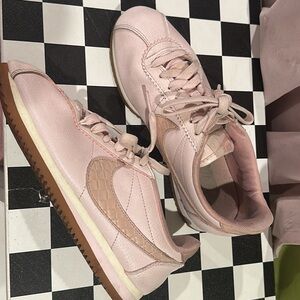 Women’s Nike Cortez pink leather trainers size 6.5